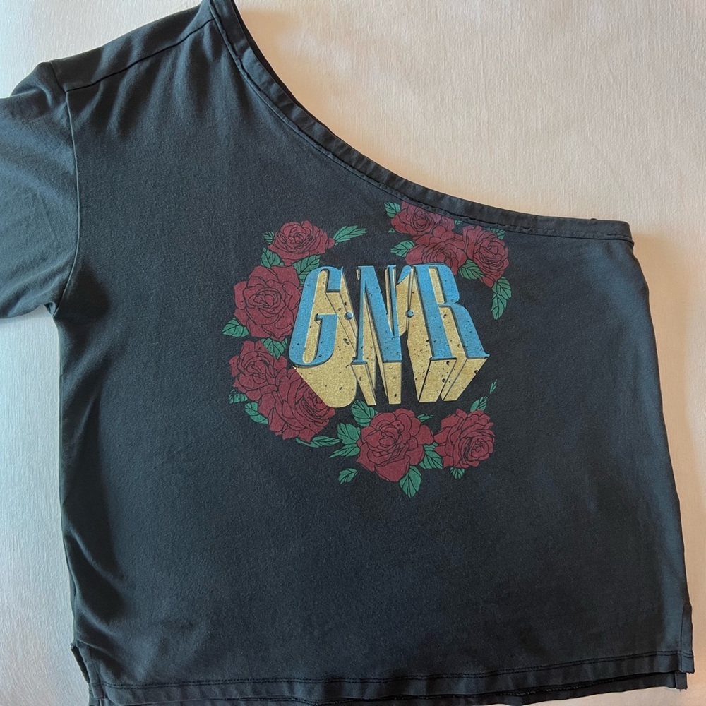 Anthropologie Women’s Pilcro Guns N Roses One-Shoulder Graphic Tee, Size M - Picture 3 of 4
